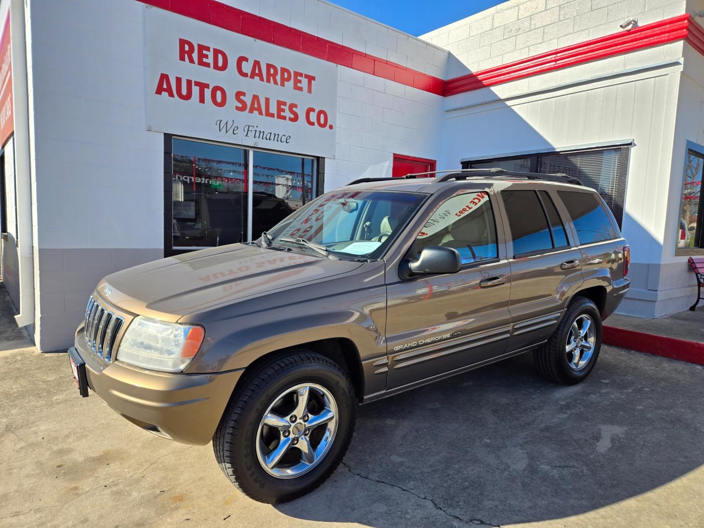 2001 PEWTER Jeep Grand Cherokee (1J4GX58N11C) with an 4.7L V8 F SOHC engine, Automatic transmission, located at 503 West Court, Seguin, TX, 78155, (830) 379-3373, 29.568621, -97.969803 - Photo#0